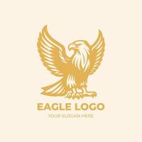 el águila con increíble ala logo vector