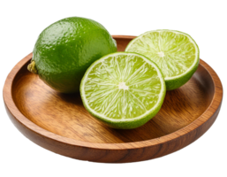 Frais vert citron vert sur une en bois assiette sur une transparent Contexte png