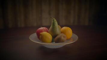 färgrik färsk organisk rå frukt mellanmål mat på trä- tabell video