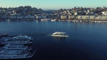 Luzerne Stadt Aussicht im Schweiz See Berg Panorama hoizon video