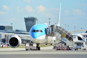 Varsovia Polonia. junio 8, 2018. Chopin aeropuerto en varsovia avión a el aeropuerto después aterrizaje. foto