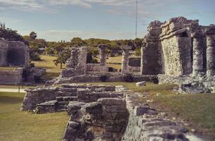 las ruinas mayas en el complejo de tulum foto