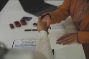 Insurance officers hand over the car keys after the tenant. have signed an auto insurance document or a lease or agreement document Buying or selling a new or used car with a car photo