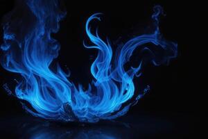azul llamas en un negro antecedentes foto