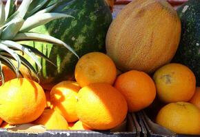 frutas y vegetales son vendido a un bazar en Israel. foto