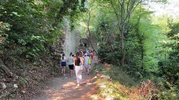 butrinto, sarande quartiere Albania cinematico romano battistero, antico storico luogo unesco mondo eredità centro nel 4k Albania, butrinto. resti di un antico cittadina butroto. padella video