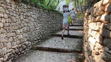 butrinto, sarande quartiere Albania cinematico romano battistero, antico storico luogo unesco mondo eredità centro nel 4k Albania, butrinto. resti di un antico cittadina butroto. padella video