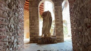 butrint dans Albanie, cinématique des endroits unesco monde patrimoine centre musée de anthropologie pierre sculptures video