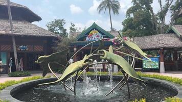 vietnam phu quoc sunworld aquatopia 18.03.2024 vatten parkera attraktioner spel olika skulpturer underhållning ta kabel- bil till annan ö nöje parkera rekreations tema parkera i sydlig vietnam video