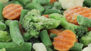 bevroren groenten detailopname. bevroren ijzig groenten video
