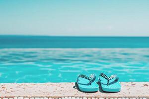 par de chancletas izquierda a el borde de piscina, señalización despreocupado verano día foto