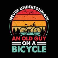 Nunca subestimar un antiguo hombre con un bicicleta camiseta diseño vector