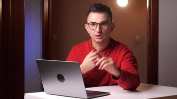 Eureka gesture young programmer freelancer man with glasses finding solution video
