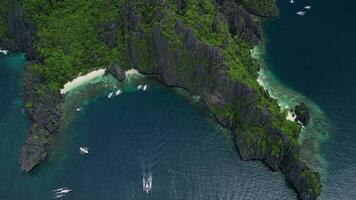plage avec bateaux sur le île de le philippines video