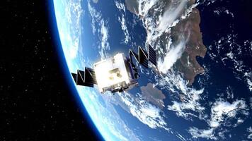 modern satelliet met zonne- panelen in ruimte video