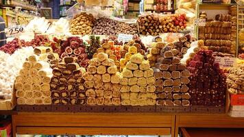 Turks traditioneel zoet Turks genot verkocht in de markt video