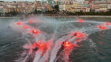 Vietnam phu quoc Insel 29.02.2024 Jet Ski Show Liebe Hurrikan küssen Brücke Sonnenuntergang Stadt, Dorf Liebe Reise Romantik Sonnenuntergang phu quoc Ehe Brücke die meisten angenehm Platz zu registrieren ein Ehe auf das Insel video