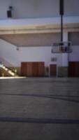 verschwommen Aussicht von Hochschule Basketball Gericht video