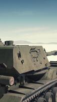 tanque militar en el desierto blanco video