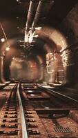 djup tunnelbanetunnel under uppbyggnad video