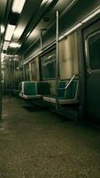 leere U-Bahn-U-Bahn mit öffentlichen Verkehrsmitteln video