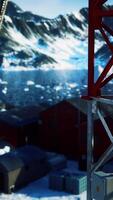 estación científica en la antártida en verano video