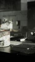 alt Küche von verlassen Haus video