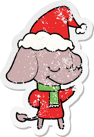 mano dibujado afligido pegatina dibujos animados de un sonriente elefante vistiendo bufanda vistiendo Papa Noel sombrero png