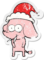 contento mano dibujado afligido pegatina dibujos animados de un elefante vistiendo Papa Noel sombrero png