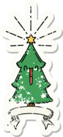 vieil autocollant usé d'un sapin de noël de style tatouage avec étoile png