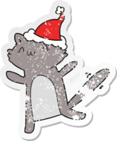 main tiré affligé autocollant dessin animé de une dansant chat portant Père Noël chapeau png