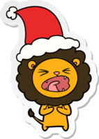 main tiré autocollant dessin animé de une Lion portant Père Noël chapeau png