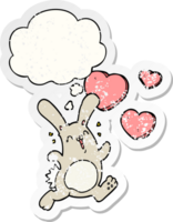 dessin animé lapin dans l'amour avec pensée bulle comme une affligé usé autocollant png