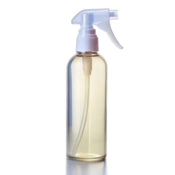 uma lustroso, Claro spray garrafa preenchidas com uma amarelado solução isolado em transparente png