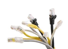 multi de colores red cables con moldeado rj45 enchufe aislado en blanco antecedentes foto