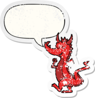 tekenfilm schattig draak met toespraak bubbel verontrust verontrust oud sticker png