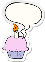 dessin animé anniversaire petit gâteau avec discours bulle autocollant png