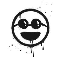 sonriente cara emoji personaje. rociar pintado pintada sonrisa cara en negro terminado blanco. aislado en blanco antecedentes vector