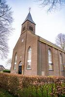 medieval Iglesia en el histórico pueblo de gelselaar, Países Bajos foto