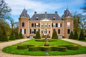 diepenheim, Países Bajos - abril 7, 2024. histórico castillo nijenhuis en ciudad diepenheim en provincia overijssel, Países Bajos. alto calidad foto