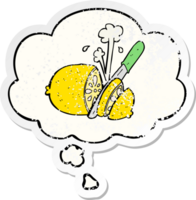 dessin animé tranché citron avec pensée bulle comme une affligé usé autocollant png