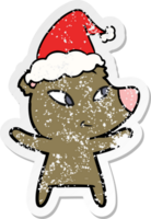 mignonne main tiré affligé autocollant dessin animé de une ours portant Père Noël chapeau png