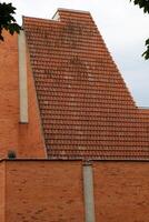 el techo como un arquitectónico detalle en el construcción de casas foto