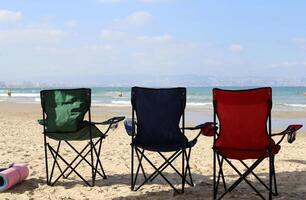 arenoso playa en el costas de el Mediterráneo mar en del Norte Israel. foto