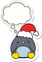 pingouin de dessin animé mignon portant un chapeau de noël et une bulle de pensée comme autocollant imprimé png