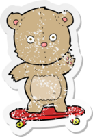 retro noodlijdende sticker van een cartoonteddybeer op skateboard png