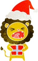 main tiré rétro dessin animé de une Lion avec Noël présent portant Père Noël chapeau png