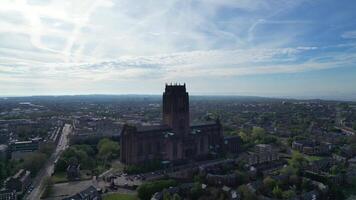 antenn se av modern brittiskt stad Centrum av liverpool, de havs stad i nordväst England, förenad rike. Maj 5:e, 2024 video