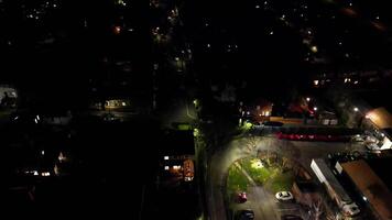 Antenne Aussicht von beleuchtet Leighton Bussard Stadt, Dorf von England großartig Großbritannien beim Nacht. März 29., 2024 video