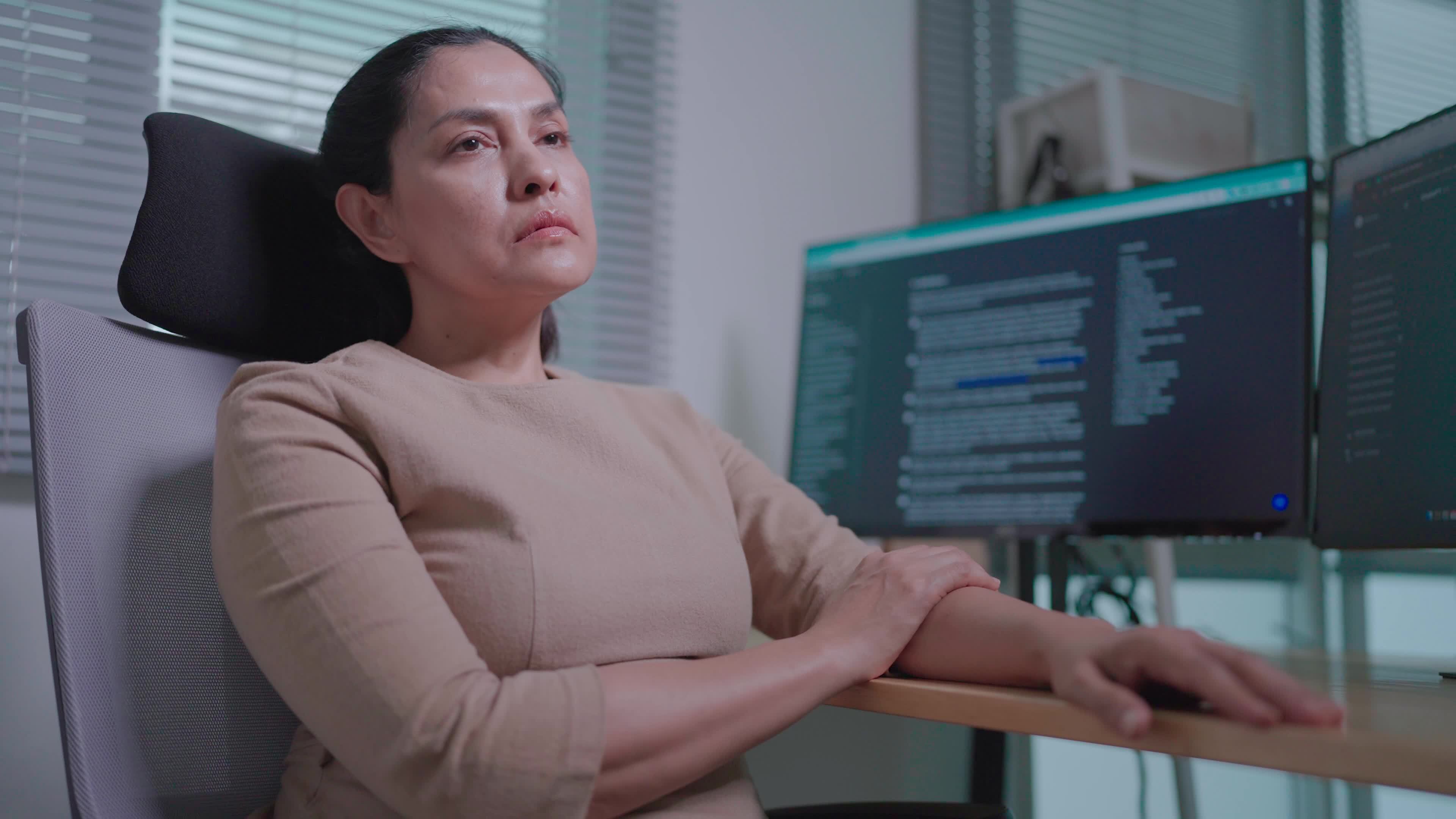 Freelance coding, discouraged, tired of computer technology work, she ...